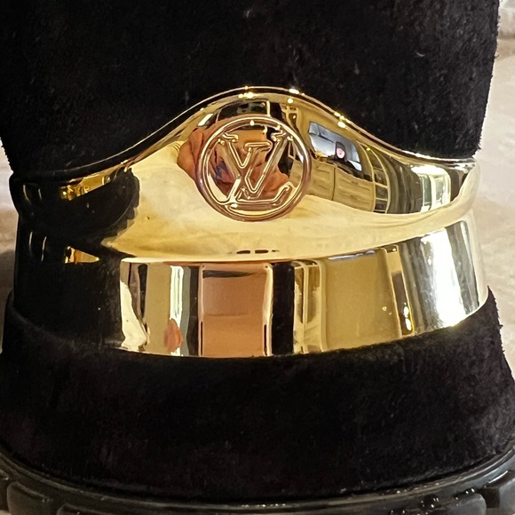 SOLD!!! ❤️❤️❤️LOOK. @@@ Authentic Louis Vuitton Black Runaway Sneakers @@@❤️❤️❤️ - Picture 11 of 16